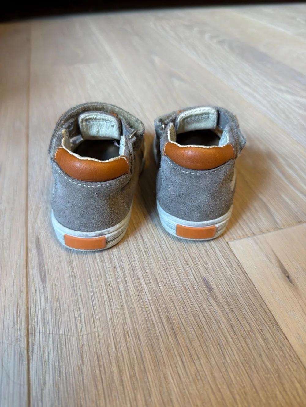 Bopy toddler shoes size 4.5-5 (size 20)